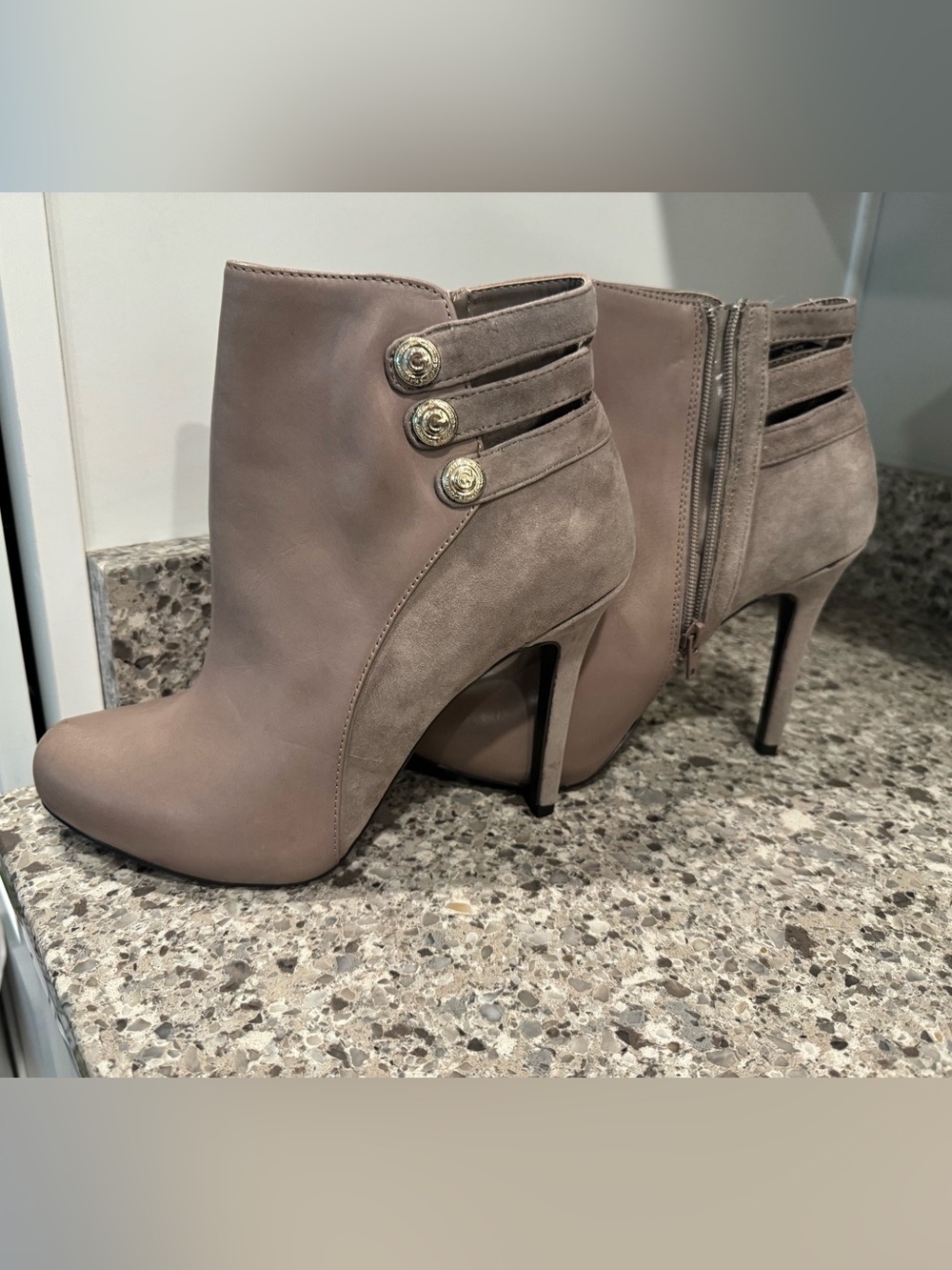 Guess gray/Taupe Suede & Smooth High Heel Ankle Boots